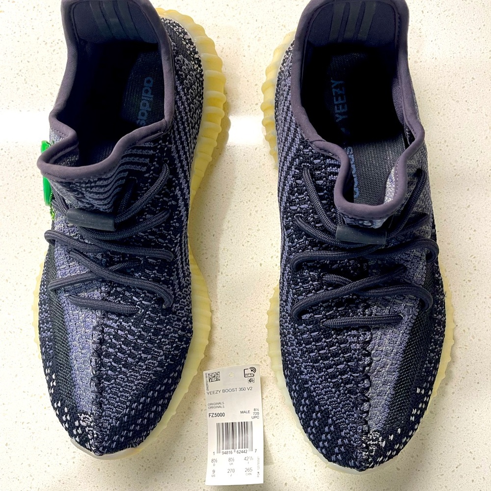 YEEZY 350 v2 BLACK